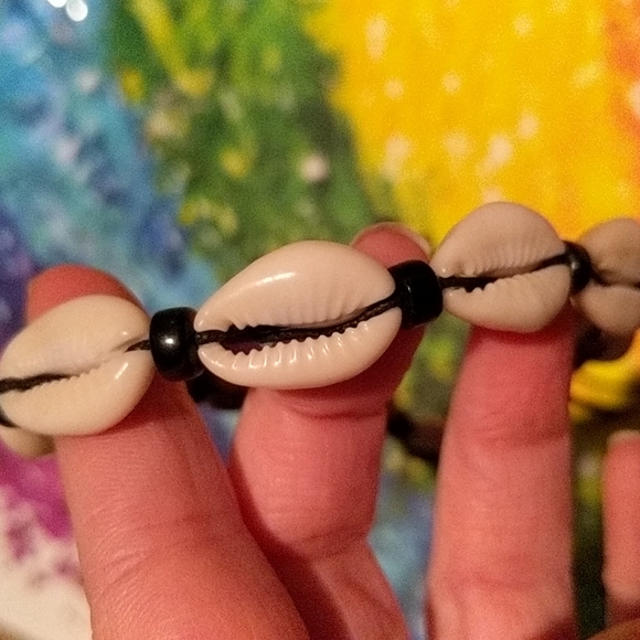 Shell Necklace - Picture 2 of 3